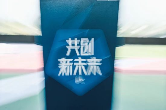 陈泽楷嘿嘿笑道：说实话少爷，我叫您叶大师也确实有些别扭......说完，赶紧又回到正题上，认真道：少爷您有所不知，之前咱们金陵很多本地企业，都想跟我套套近乎，所以才跟我们签了招待协议。